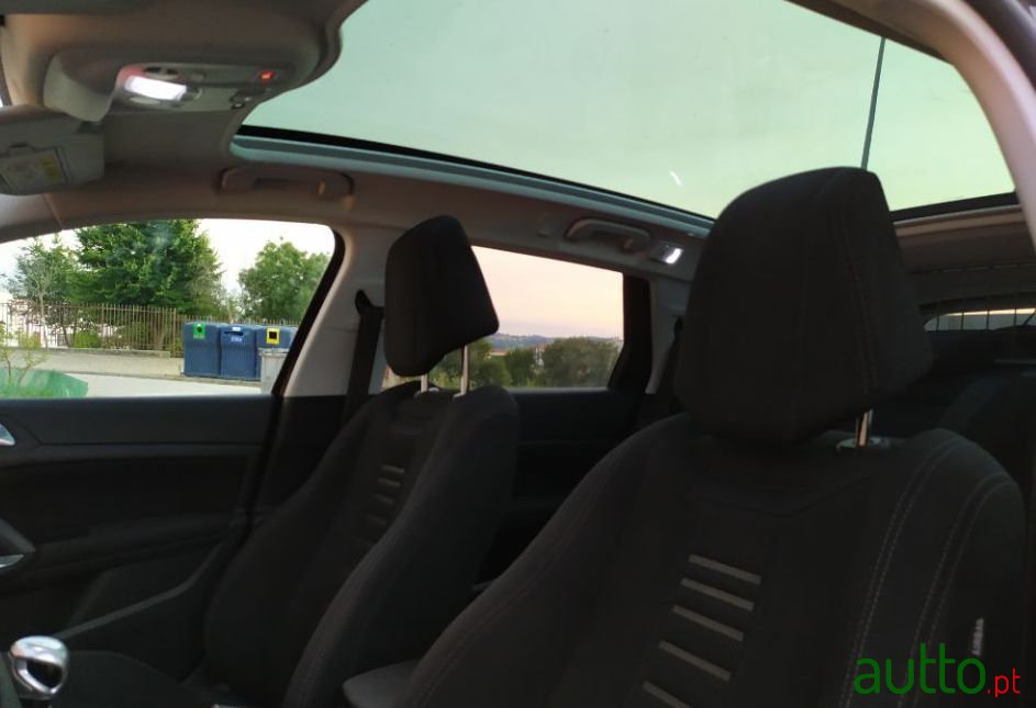 2014' Peugeot 308 Sw photo #3