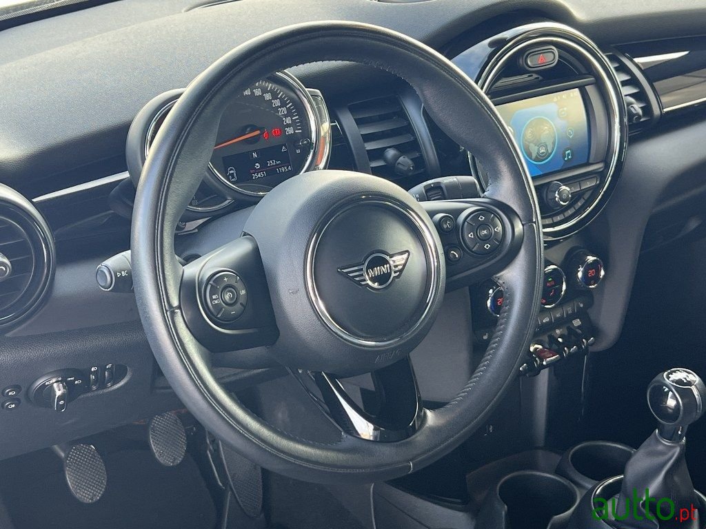 2019' MINI Cabrio photo #4