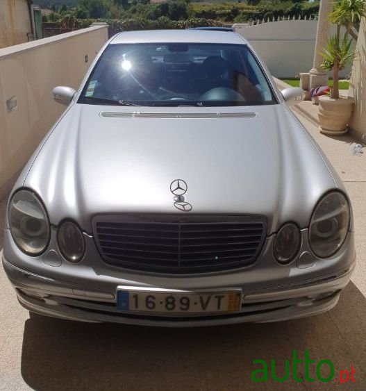 2002' Mercedes-Benz E-220 photo #3