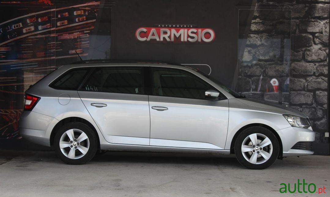 2017' Skoda Fabia Break photo #2