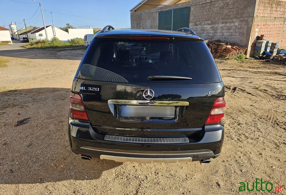 2006' Mercedes-Benz ML 320 Cdi photo #3