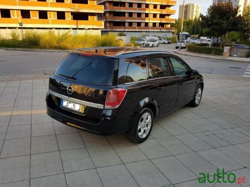 2006' Opel Astra Caravan photo #1