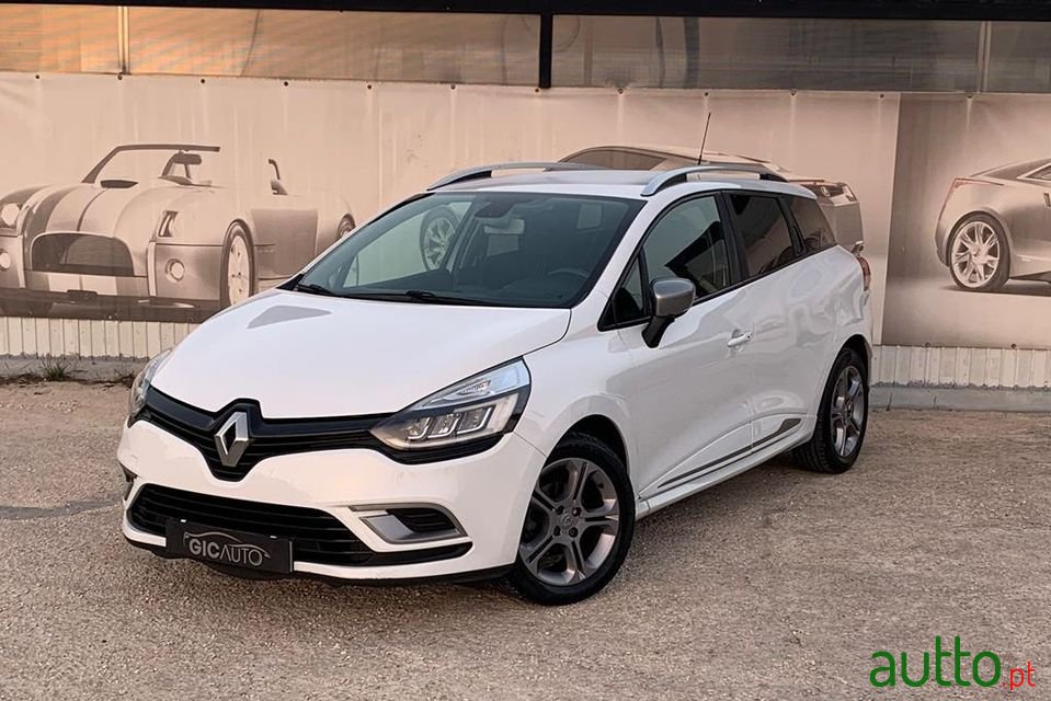 2017' Renault Clio Sport Tourer photo #4