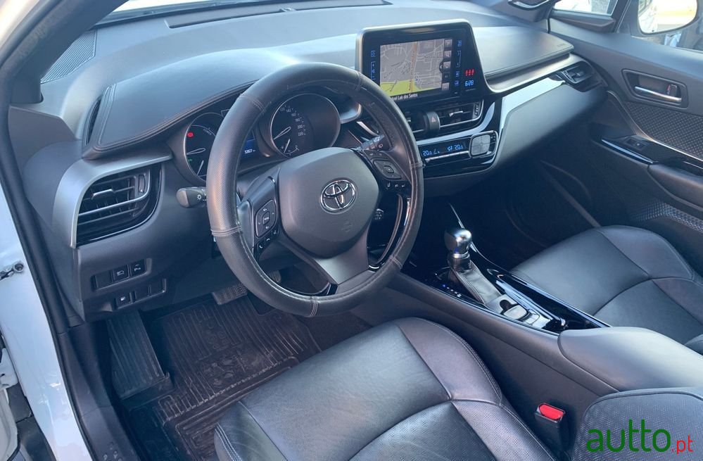 2018' Toyota C-HR photo #2