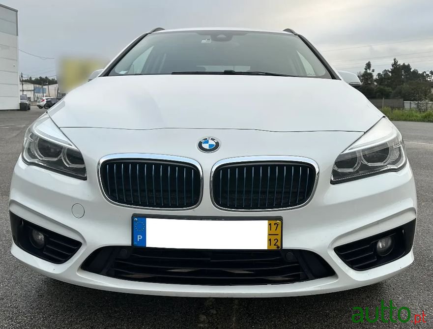 2017' BMW 225Xe Active Tourer photo #3