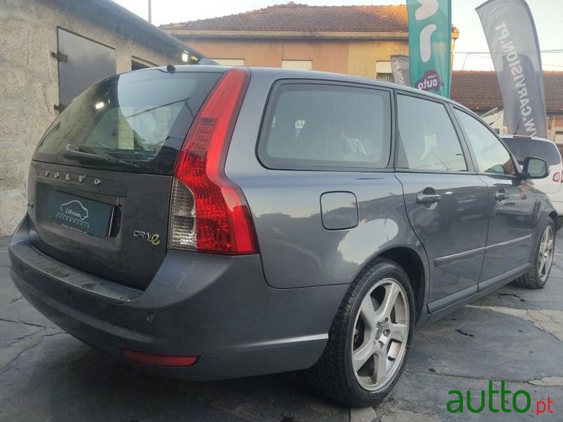 2011' Volvo V50 photo #3