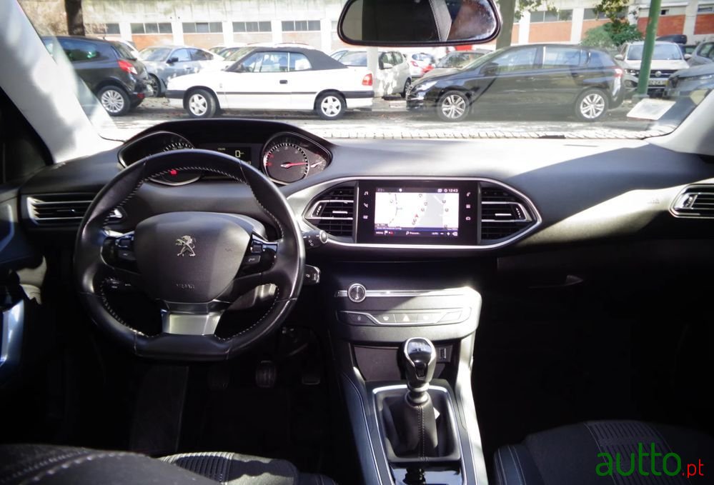 2020' Peugeot 308 Sw photo #2