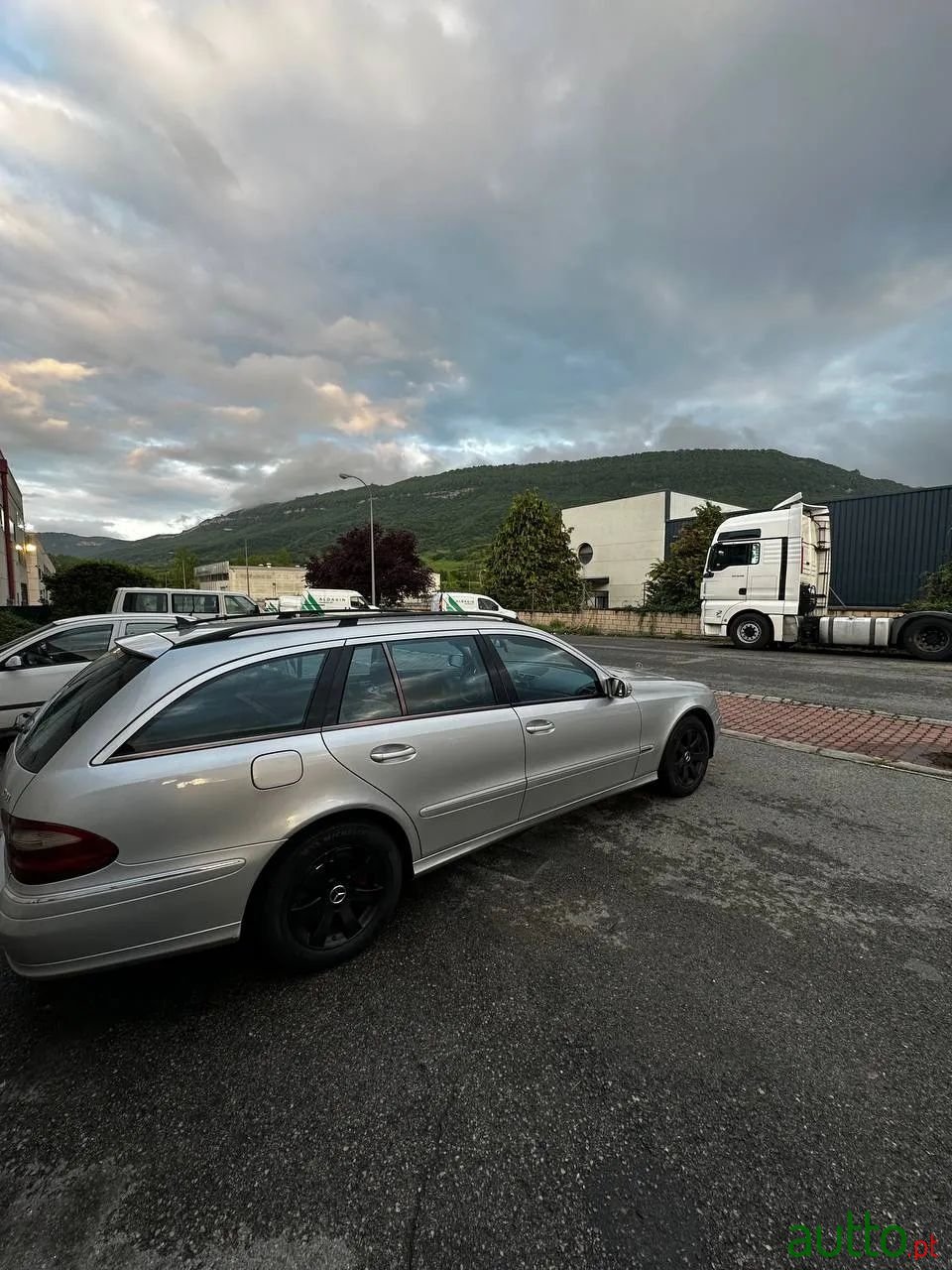 2004' Mercedes-Benz E-320 photo #3