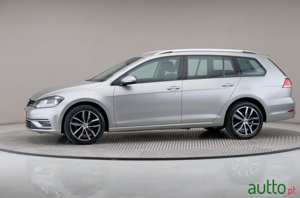 2017' Volkswagen Golf Variant photo #4