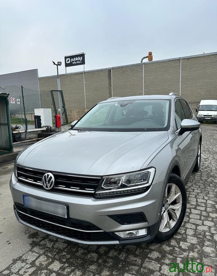 2017' Volkswagen Tiguan photo #6