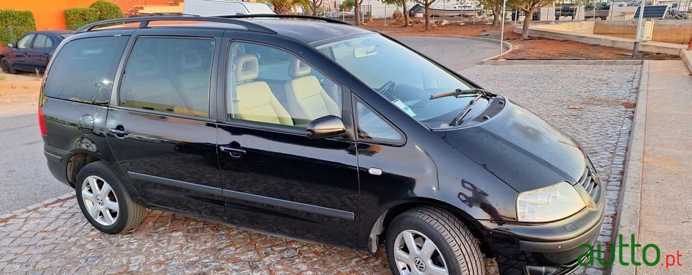 2002' Volkswagen Sharan photo #1