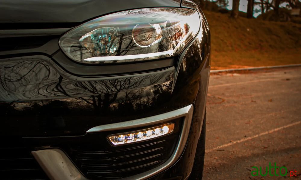 2015' Renault Megane Sport Tourer photo #4