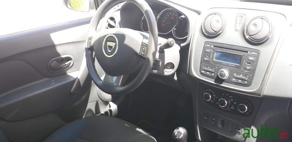 2016' Dacia Sandero photo #4