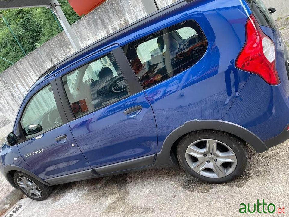 2023' Dacia Lodgy photo #4