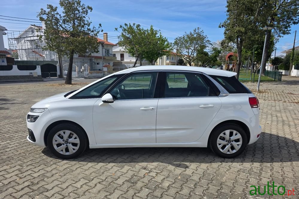 2017' Citroen C4 Picasso photo #4