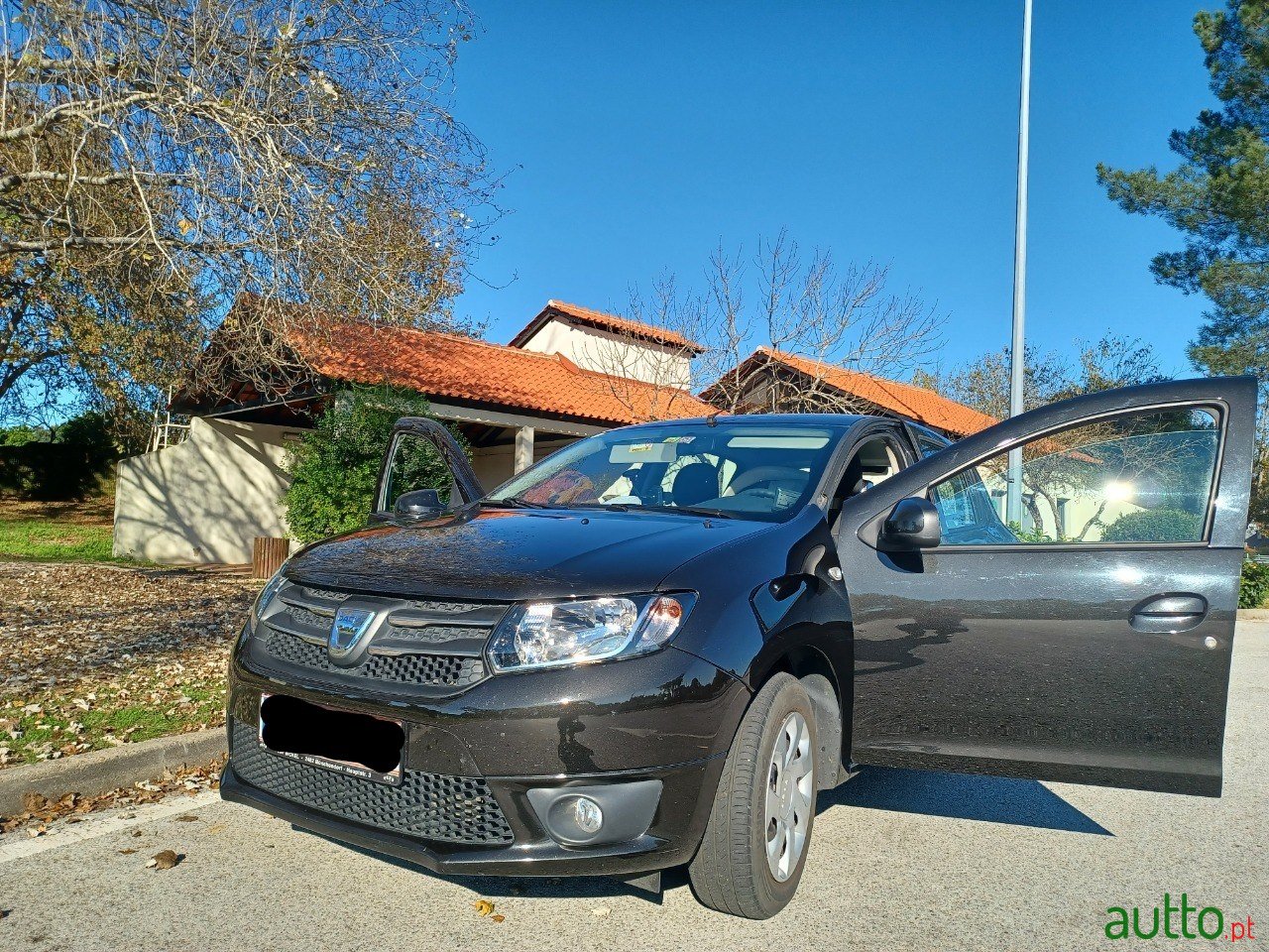 2014' Dacia Sandero photo #2