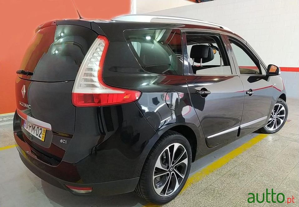 2015' Renault Grand Scenic photo #2