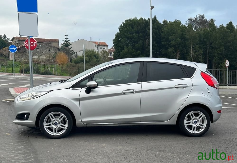 2015' Ford Fiesta photo #4