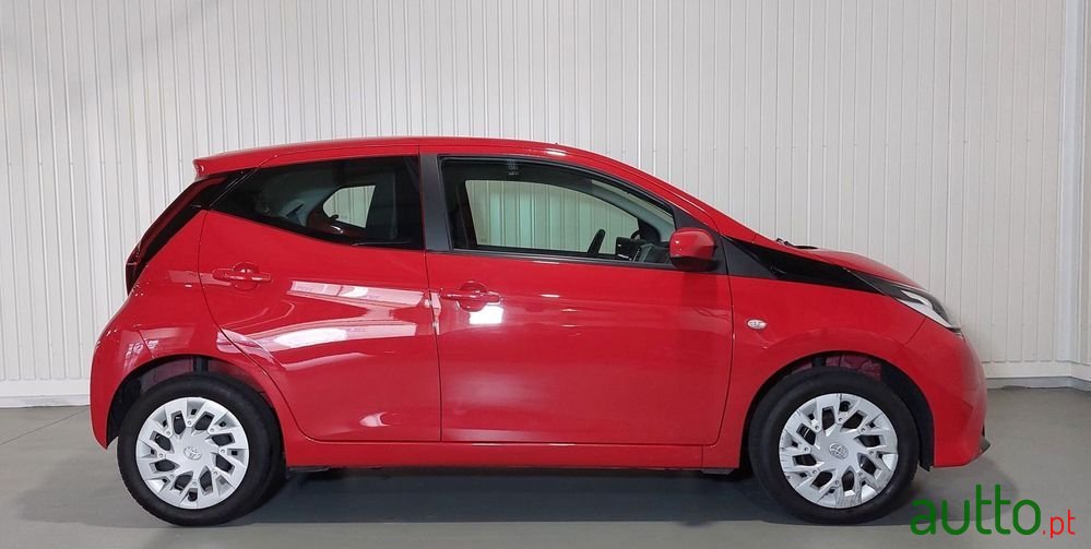 2021' Toyota Aygo 1.0 X-Play photo #5