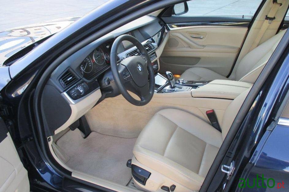 2011' BMW 525 photo #2