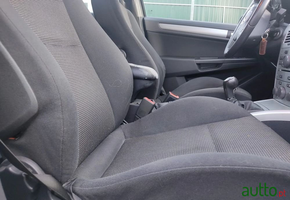 2008' Opel Astra Caravan photo #2