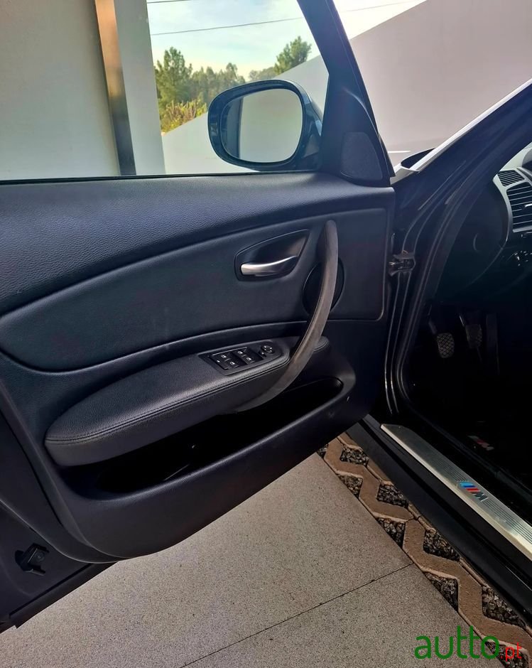 2010' BMW Série 1 D photo #4