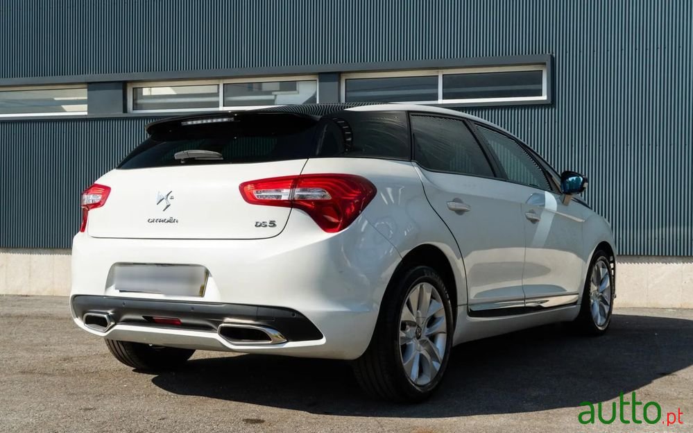 2016' DS Automobiles Ds5 photo #4