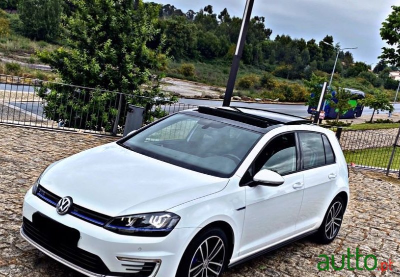 2015' Volkswagen Golf photo #1