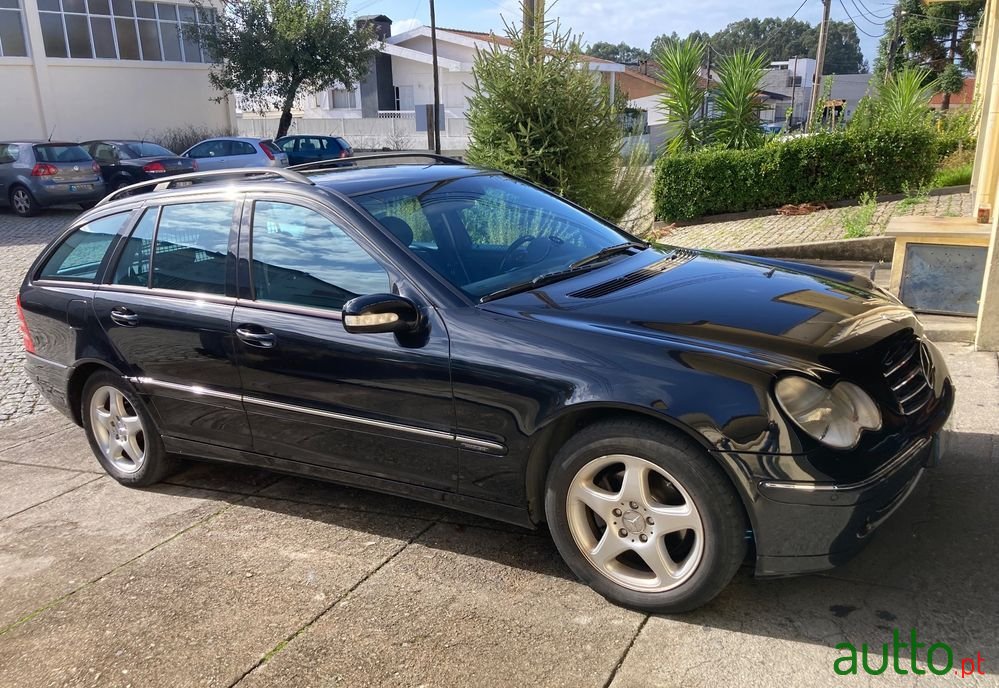 2004' Mercedes-Benz C 220 photo #3
