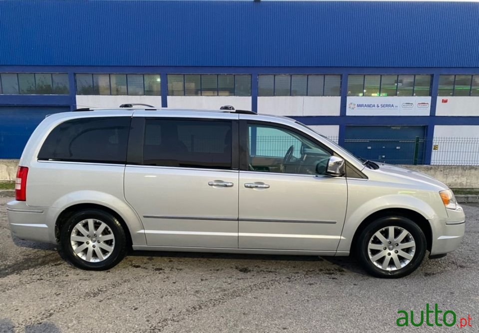 2009' Chrysler Grand Voyager photo #4