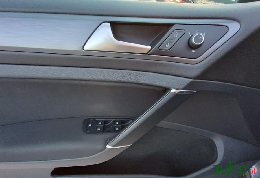 2017' Volkswagen Golf Variant photo #5