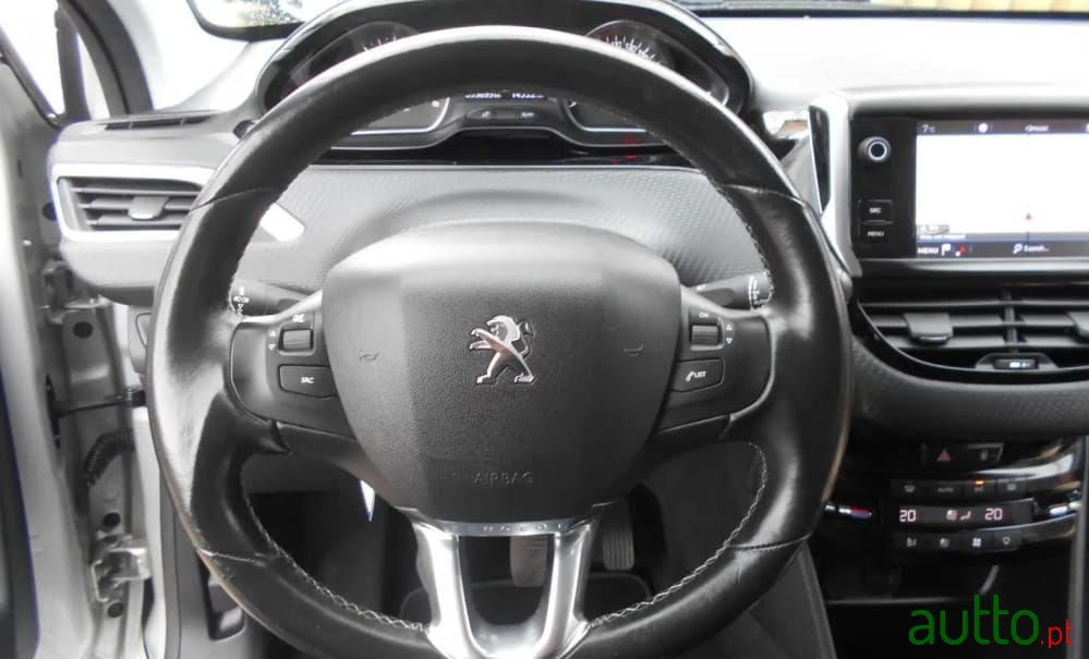 2015' Peugeot 208 photo #5