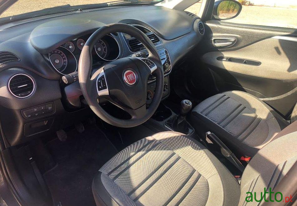 2011' Fiat Punto Evo 1.3 Multijet photo #3