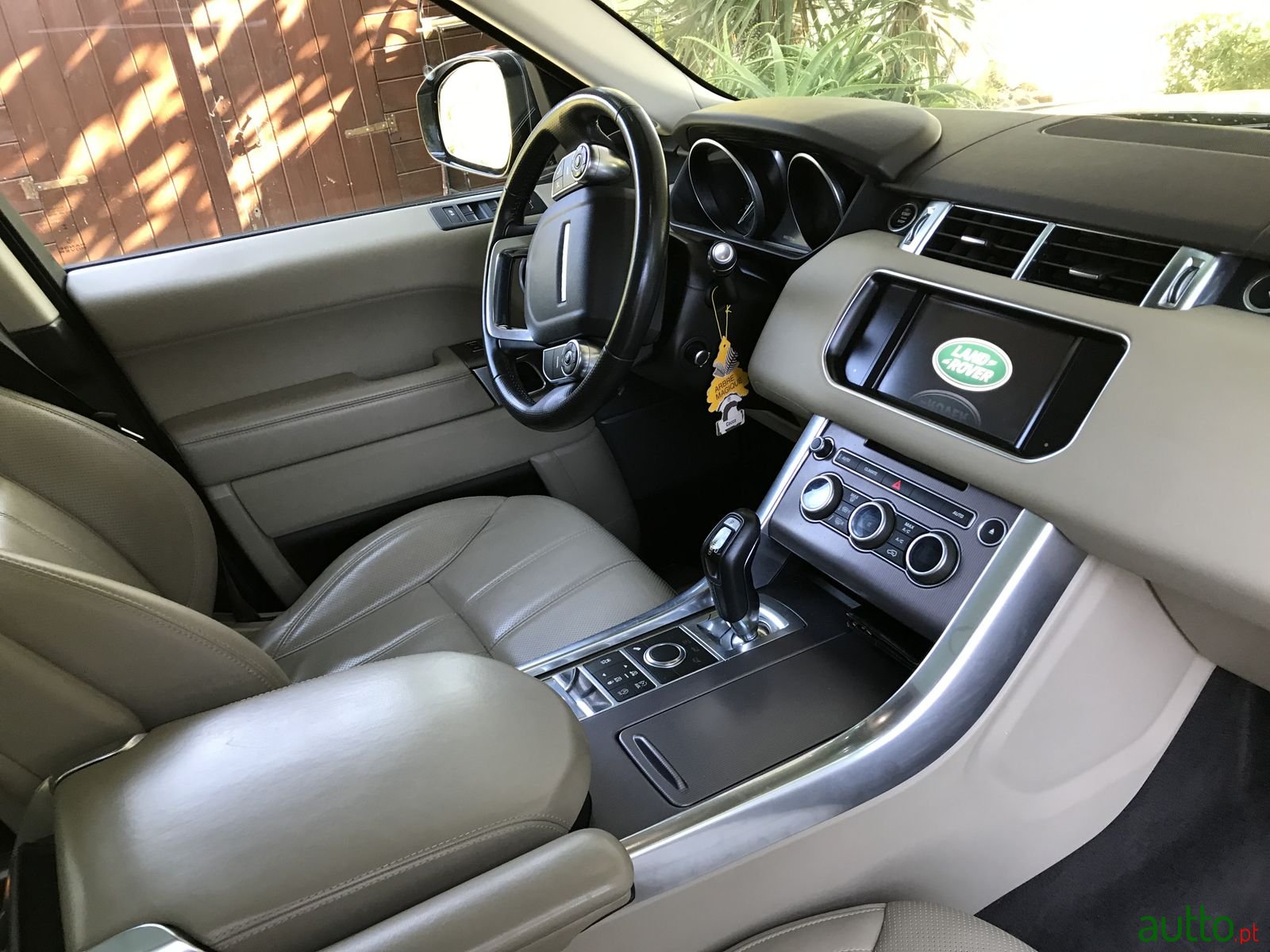 2017' Land Rover Range Rover Sport photo #7