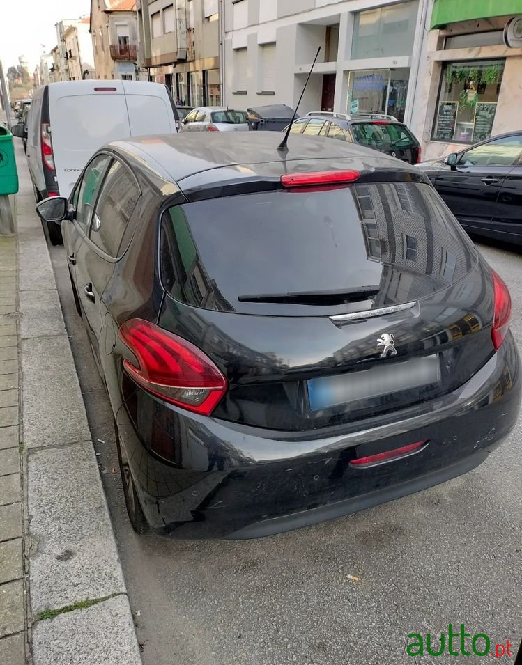 2016' Peugeot 208 1.2 Puretech Style photo #3