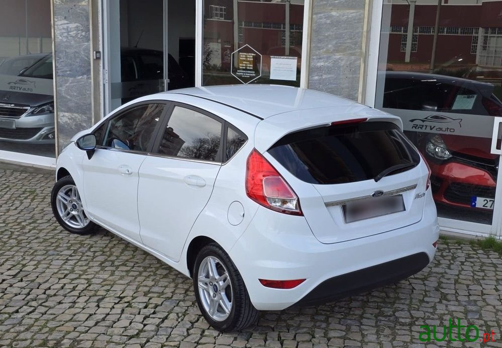 2015' Ford Fiesta photo #4