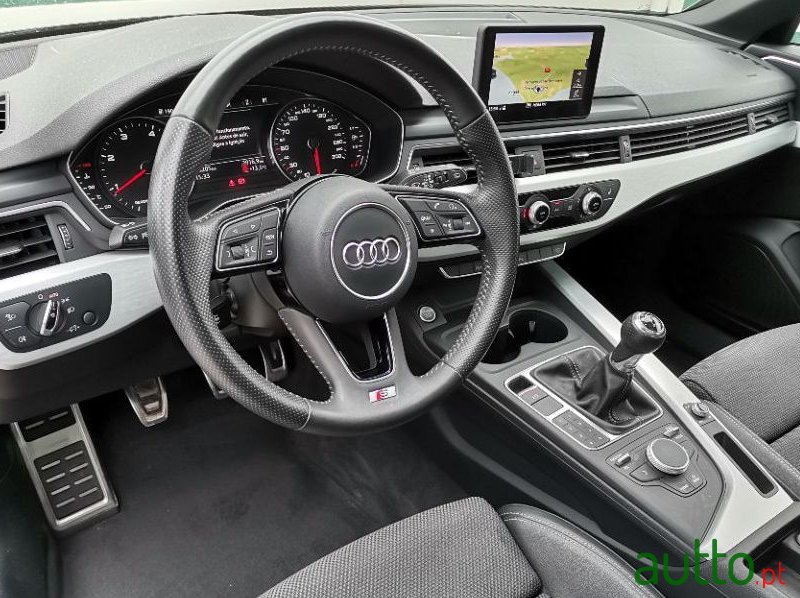 2017' Audi A4 Avant photo #2