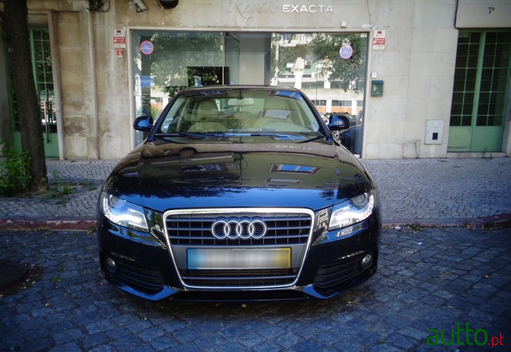 2009' Audi A4 2.0 Tdi Sport photo #2