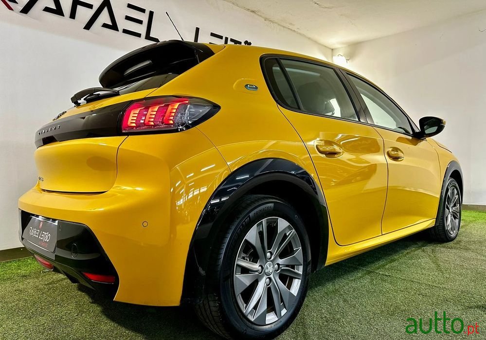 2020' Peugeot e-208 Allure photo #5