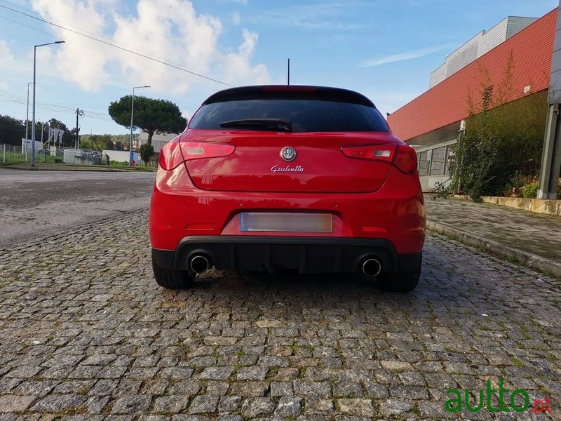 2014' Alfa Romeo Giulietta photo #2