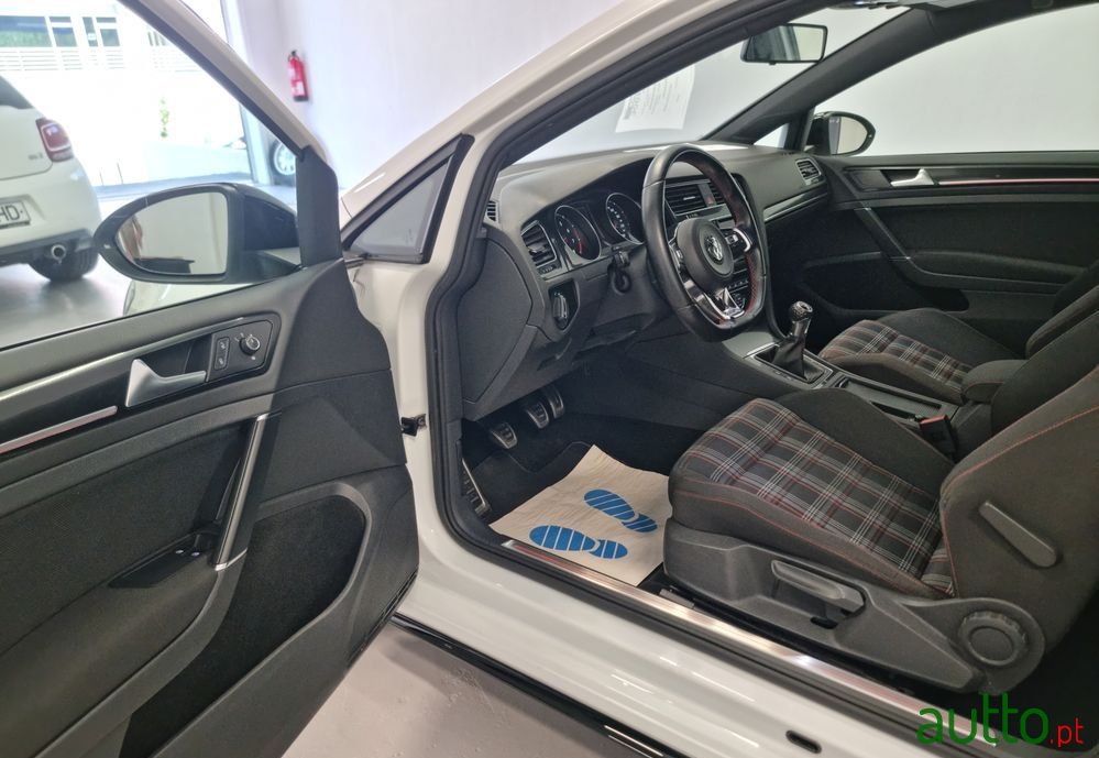 2013' Volkswagen Golf 2.0 Tsi Gti photo #6