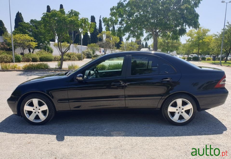 2004' Mercedes-Benz C-220 photo #4