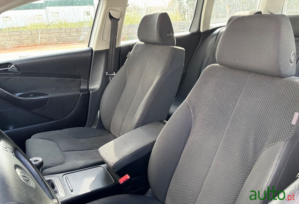 2008' Volkswagen Passat Variant photo #6