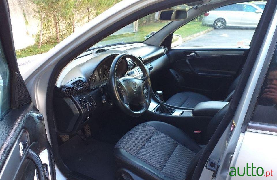 2006' Mercedes-Benz C-220 photo #5