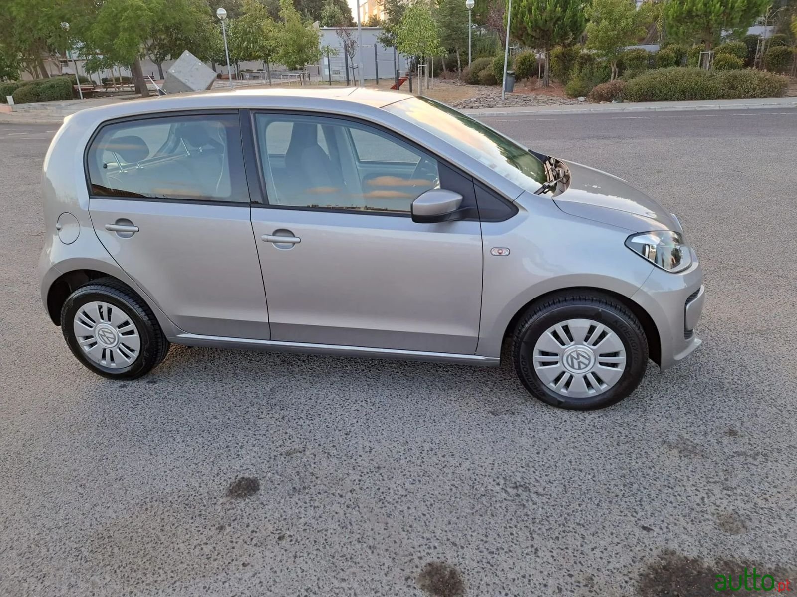 2013' Volkswagen Up photo #2