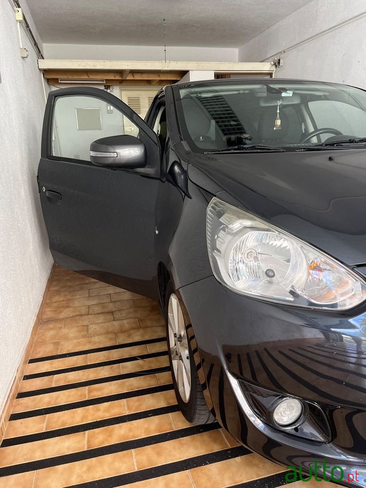 2014' Mitsubishi Space Star photo #4