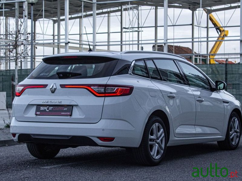 2016' Renault Megane Sport Tourer photo #3