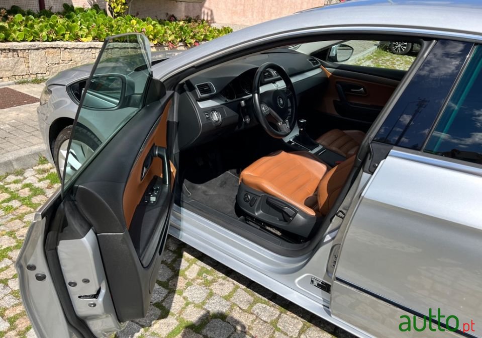 2010' Volkswagen photo #4