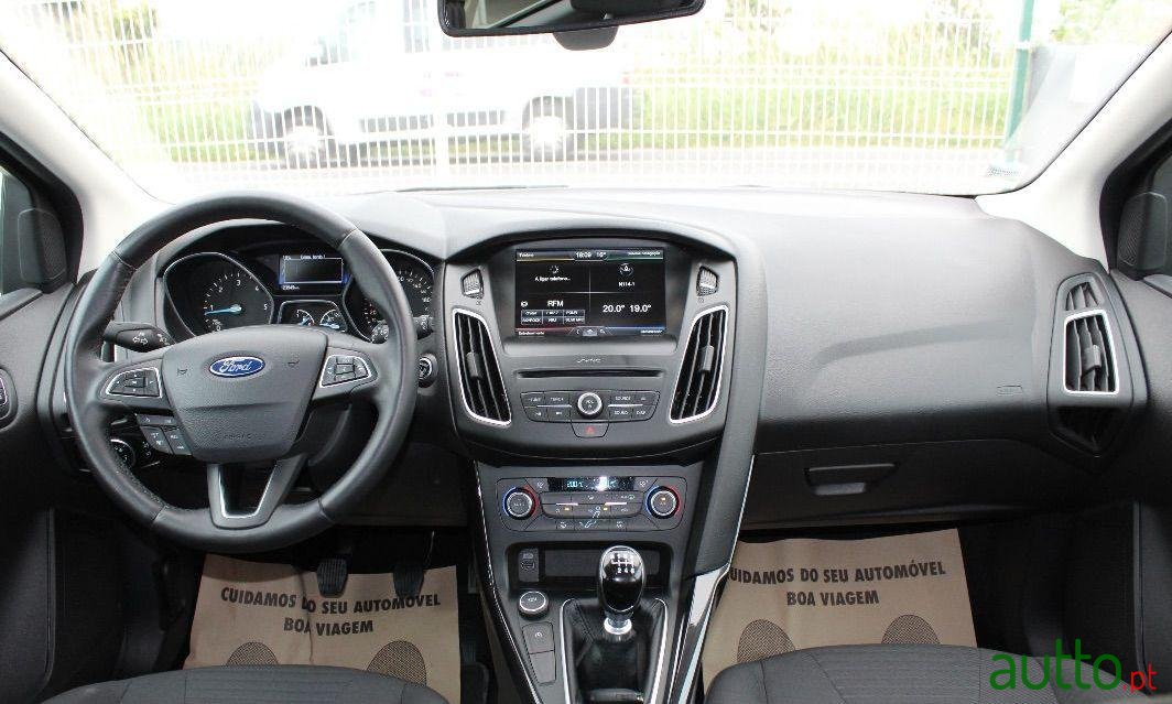2015' Ford Focus photo #2