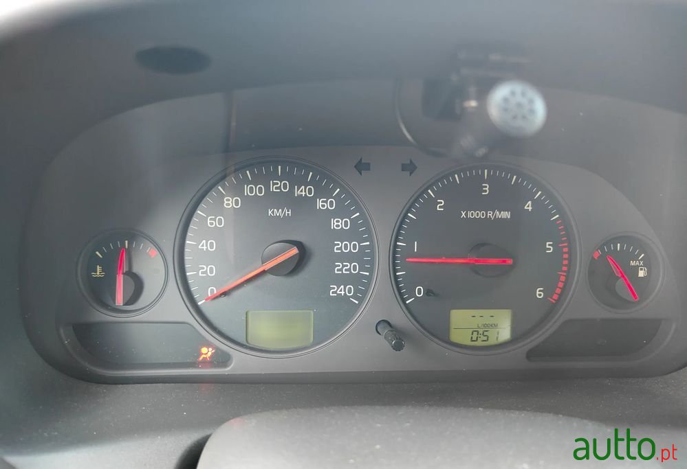 2002' Volvo V40 1.9 D Cr Sport photo #6